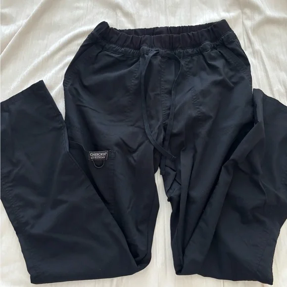 Cherokee scrubs set - Picture 5 of 6